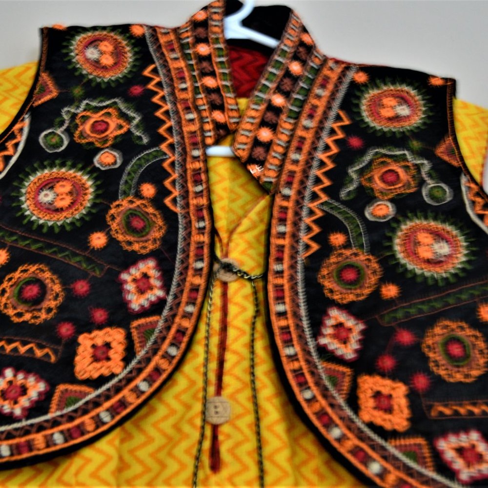 **** LOVELY LONG SALWAR TOP WITH EMBROIDERED VEST NEW M-L